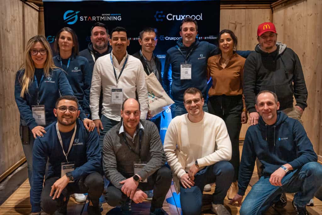 LÃ¢â‚¬â„¢ÃƒÂ©quipe StartMining en compagnie dÃ¢â‚¬â„¢Owen Simonin, CEO de Meria, et dÃ¢â‚¬â„¢autres entrepreneurs du Web3 lors dÃ¢â‚¬â„¢un ÃƒÂ©vÃƒÂ©nement dÃƒÂ©diÃƒÂ© ÃƒÂ  la blockchain et au mining.